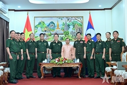 Strengthening Special Solidarity between Viet Nam and Laos